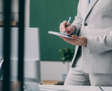 Pierwsze 90 sekund, które robią różnicę: jak zabłysnąć autoprezentacją na spotkaniu rekrutacyjnym