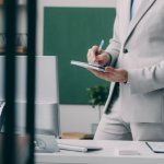 Pierwsze 90 sekund, które robią różnicę: jak zabłysnąć autoprezentacją na spotkaniu rekrutacyjnym