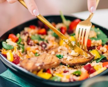 Menu ratunkowe po zarwanej nocy: co jeść, by szybko wrócić do formy