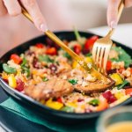 Menu ratunkowe po zarwanej nocy: co jeść, by szybko wrócić do formy